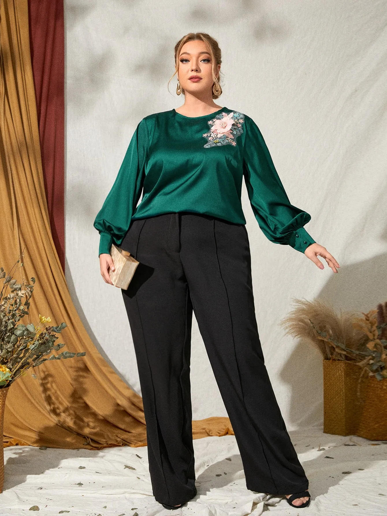 Floral Appliques Long Sleeve Round Neck Regular Plus Size Blouse