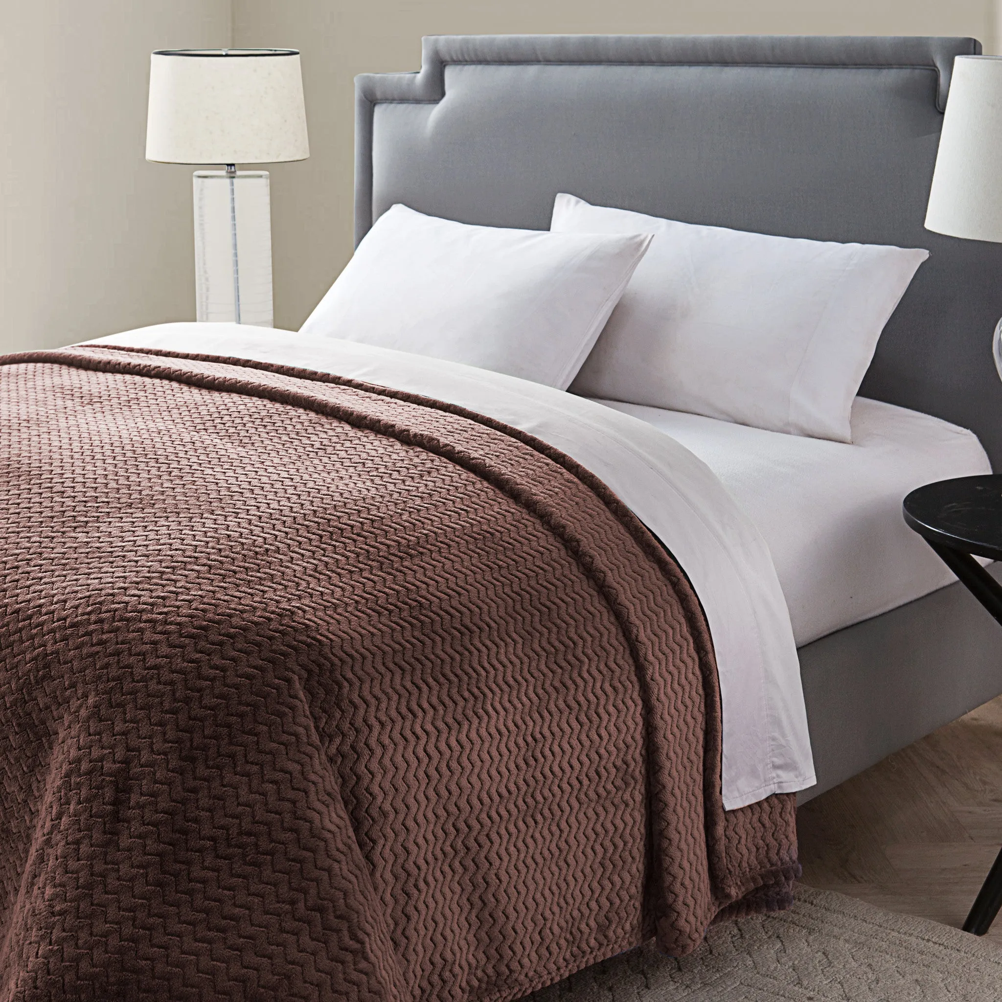 Knitted Chevron Blanket In Queen In Chocolate