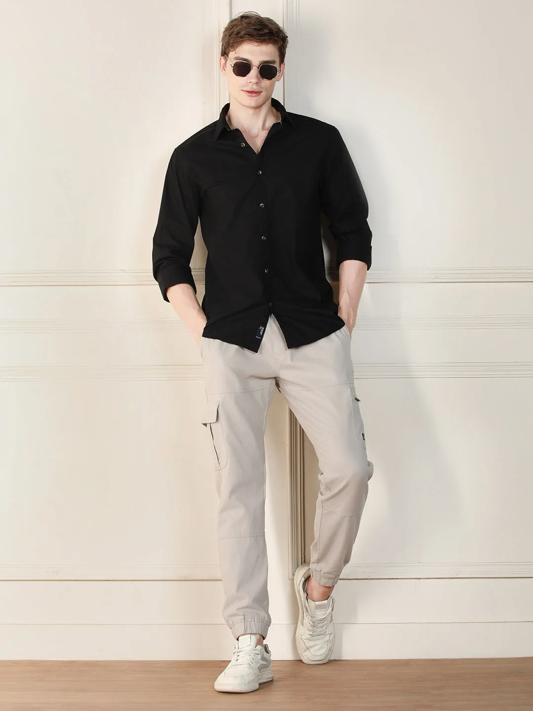 Men's Black Solid Spread Collar Long Sleeves Relaxed Fit Casual Shirt